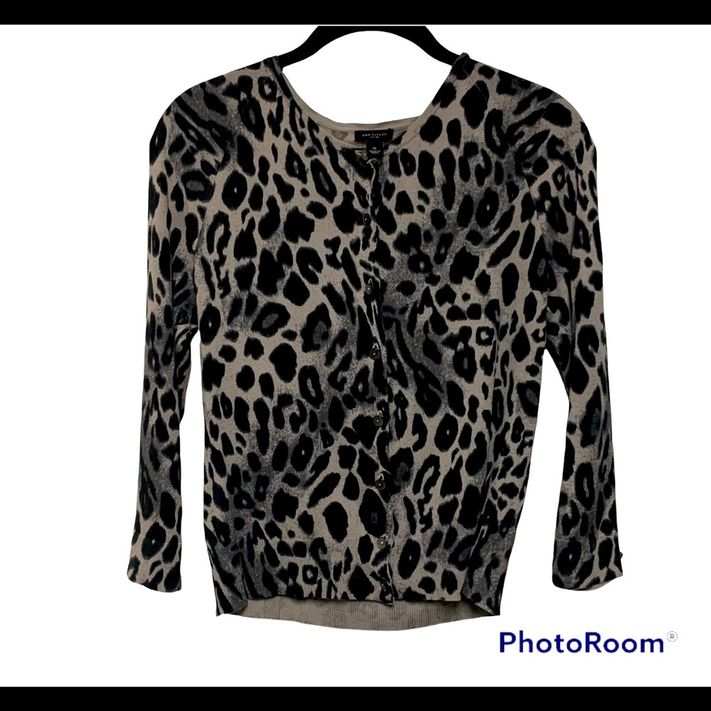 ANN TAYLOR Women’s Black and Gray Leopard Print Button Down Cardigan.